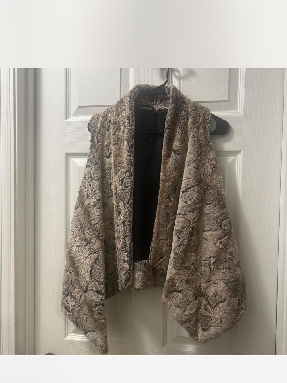 The Limited Gray Taupe Faux Fur Capelet Poncho Open Front Cozy Wrap - Picture 2 of 5